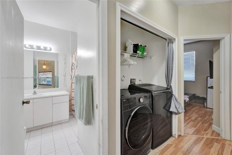 Touwnhouse à vendre à Pembroke Pines, Floride: 3 chambres, 129.69 m2 № 1897938 - photo 19