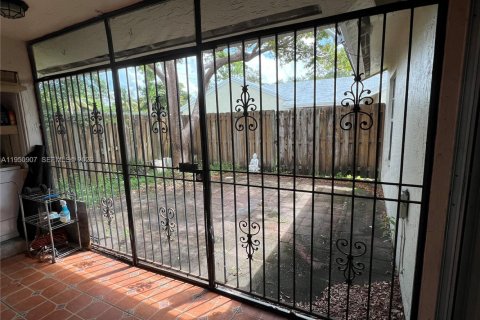 Copropriété à louer à Miami, Floride: 2 chambres, 85.1 m2 № 2007063 - photo 8