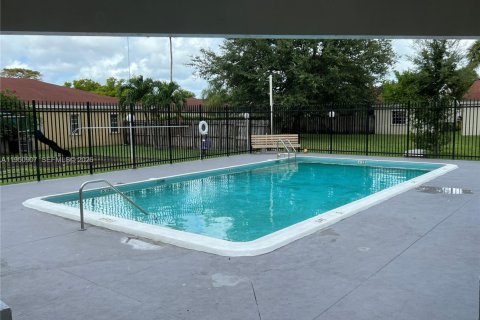 Copropriété à louer à Miami, Floride: 2 chambres, 85.1 m2 № 2007063 - photo 18