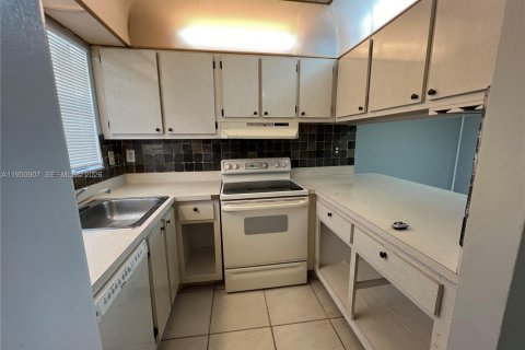 Copropriété à louer à Miami, Floride: 2 chambres, 85.1 m2 № 2007063 - photo 3