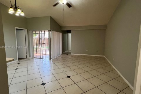 Copropriété à louer à Miami, Floride: 2 chambres, 85.1 m2 № 2007063 - photo 5