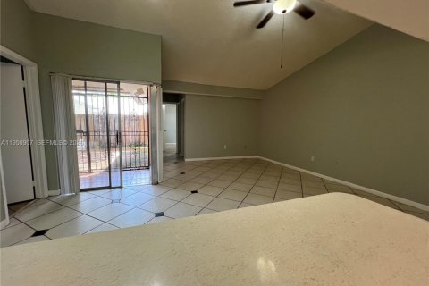 Copropriété à louer à Miami, Floride: 2 chambres, 85.1 m2 № 2007063 - photo 4