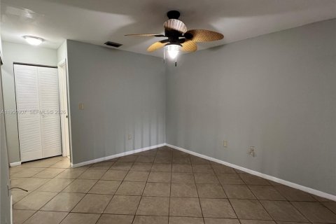 Copropriété à louer à Miami, Floride: 2 chambres, 85.1 m2 № 2007063 - photo 15