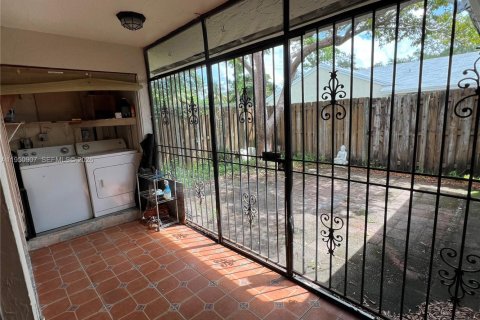 Copropriété à louer à Miami, Floride: 2 chambres, 85.1 m2 № 2007063 - photo 7