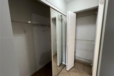 Copropriété à louer à Miami, Floride: 2 chambres, 85.1 m2 № 2007063 - photo 17