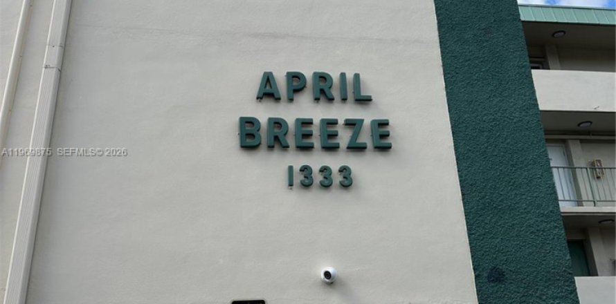 Condo in Hallandale Beach, Florida, 1 bedroom  № 2030689