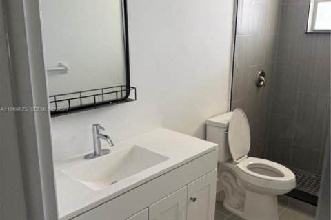 Condo in Hallandale Beach, Florida, 1 bedroom  № 2030689 - photo 9