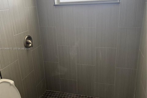 Condo in Hallandale Beach, Florida, 1 bedroom  № 2030689 - photo 10