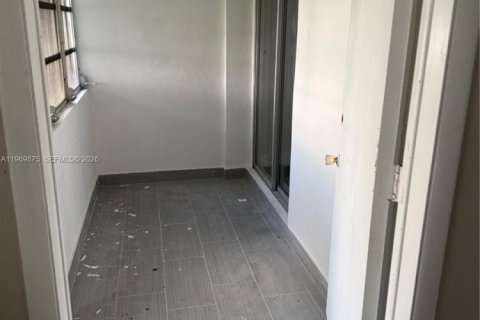 Condo in Hallandale Beach, Florida, 1 bedroom  № 2030689 - photo 8