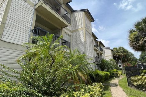 Condominio en alquiler en Orlando, Florida, 2 dormitorios, 80.27 m2 № 1917490 - foto 1