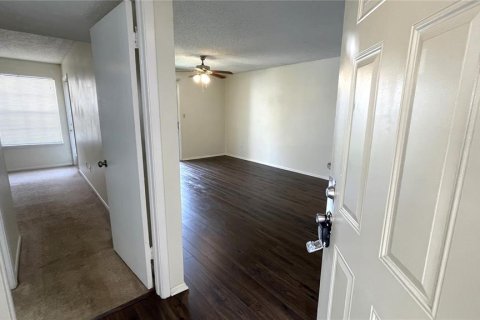 Condominio en alquiler en Orlando, Florida, 2 dormitorios, 80.27 m2 № 1917490 - foto 2