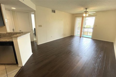 Condominio en alquiler en Orlando, Florida, 2 dormitorios, 80.27 m2 № 1917490 - foto 3