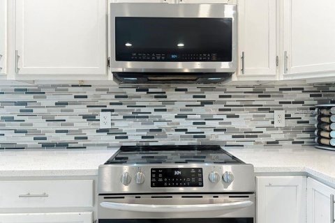 House in Orlando, Florida 4 bedrooms, 168.25 sq.m. № 1898752 - photo 13