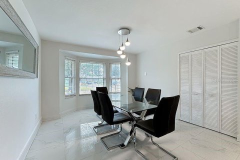 House in Orlando, Florida 4 bedrooms, 168.25 sq.m. № 1898752 - photo 23