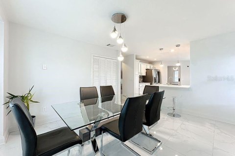 House in Orlando, Florida 4 bedrooms, 168.25 sq.m. № 1898752 - photo 24