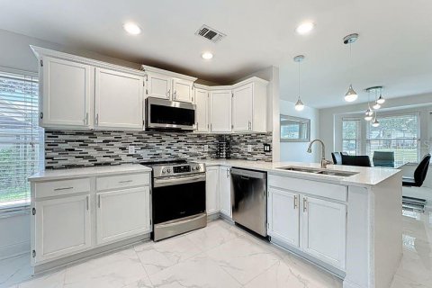 House in Orlando, Florida 4 bedrooms, 168.25 sq.m. № 1898752 - photo 15