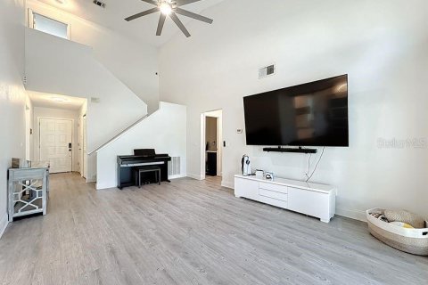 House in Orlando, Florida 4 bedrooms, 168.25 sq.m. № 1898752 - photo 8