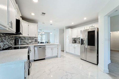 House in Orlando, Florida 4 bedrooms, 168.25 sq.m. № 1898752 - photo 11