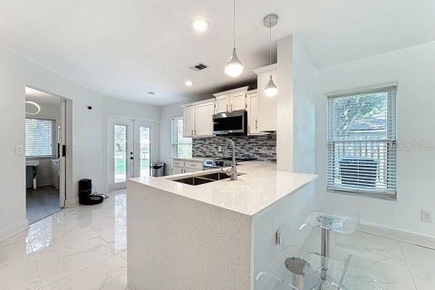 House in Orlando, Florida 4 bedrooms, 168.25 sq.m. № 1898752 - photo 18