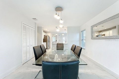 House in Orlando, Florida 4 bedrooms, 168.25 sq.m. № 1898752 - photo 25