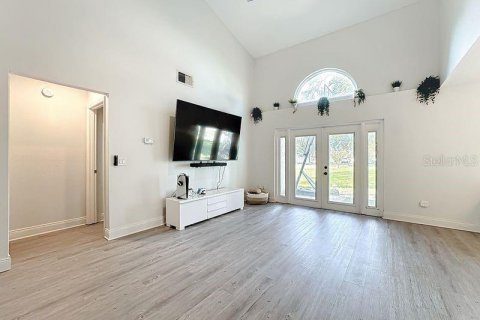 House in Orlando, Florida 4 bedrooms, 168.25 sq.m. № 1898752 - photo 5