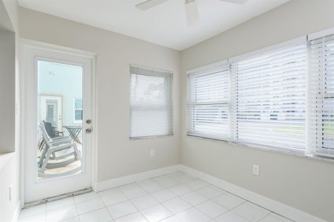 Condo in Dunedin, Florida, 2 bedrooms № 2141887 - photo 26