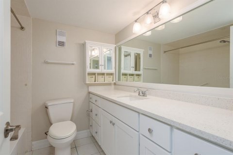 Condo in Dunedin, Florida, 2 bedrooms № 2141887 - photo 23