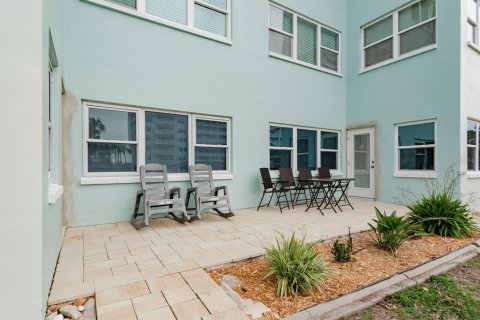 Condo in Dunedin, Florida, 2 bedrooms № 2141887 - photo 30