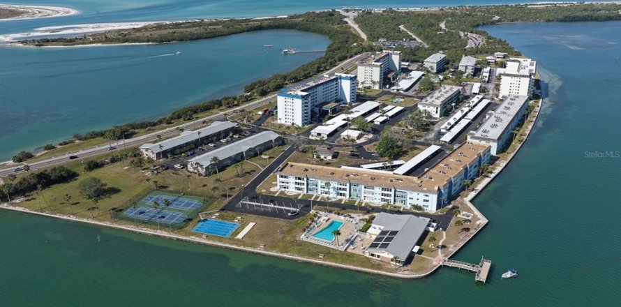 Condo in Dunedin, Florida, 2 bedrooms № 2141887