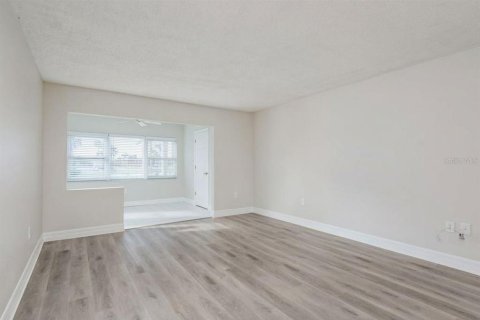 Condo in Dunedin, Florida, 2 bedrooms № 2141887 - photo 18
