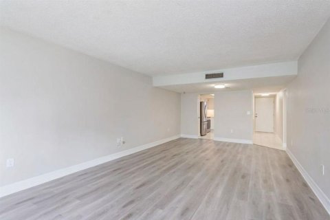 Condo in Dunedin, Florida, 2 bedrooms № 2141887 - photo 20