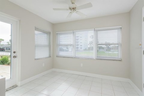 Condo in Dunedin, Florida, 2 bedrooms № 2141887 - photo 25