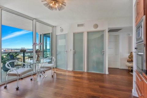 Condominio en venta en Miami Beach, Florida, 2 dormitorios, 186.55 m2 № 2045982 - foto 9