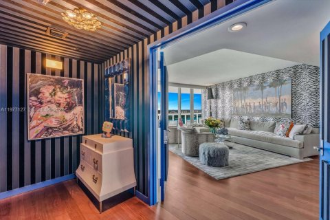 Condominio en venta en Miami Beach, Florida, 2 dormitorios, 186.55 m2 № 2045982 - foto 3