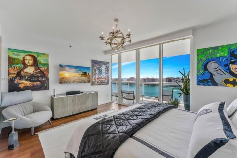 Condominio en venta en Miami Beach, Florida, 2 dormitorios, 186.55 m2 № 2045982 - foto 11