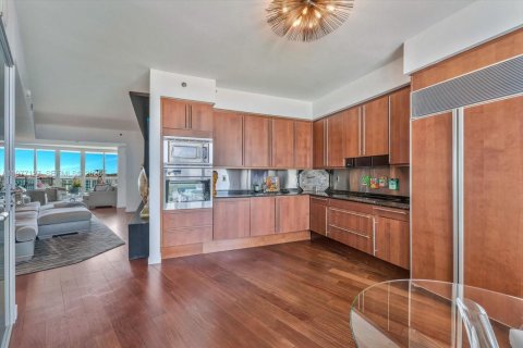 Condominio en venta en Miami Beach, Florida, 2 dormitorios, 186.55 m2 № 2045982 - foto 10