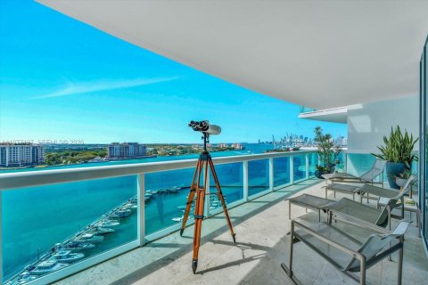 Condominio en Miami Beach, Florida, 2 dormitorios  № 2045982