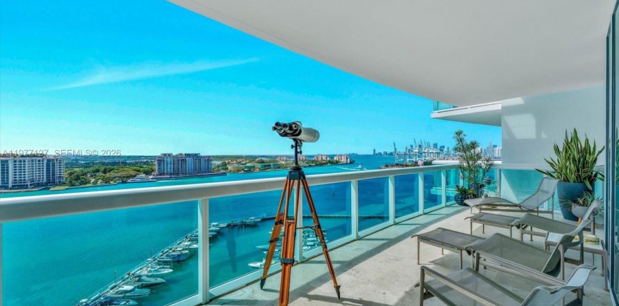 Condominio en Miami Beach, Florida, 2 dormitorios  № 2045982