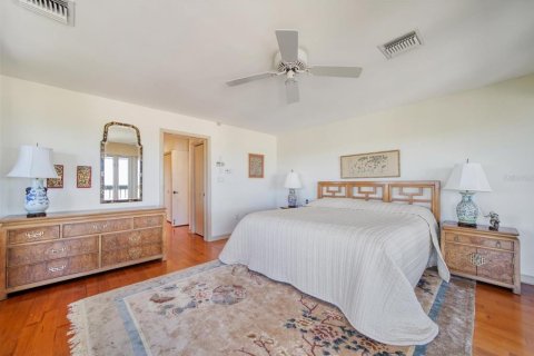 House in Clearwater, Florida 3 bedrooms, 319.03 sq.m. № 1032136 - photo 29