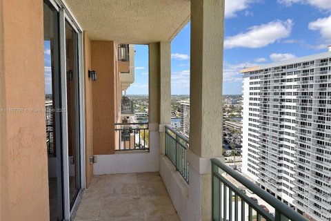 Condo in Hallandale Beach, Florida, 3 bedrooms  № 1889798 - photo 23
