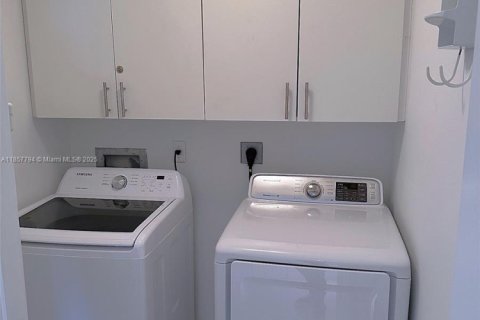 Condo in Hallandale Beach, Florida, 3 bedrooms  № 1889798 - photo 21