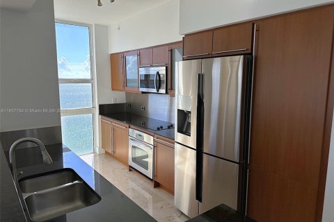 Condo in Hallandale Beach, Florida, 3 bedrooms  № 1889798 - photo 8