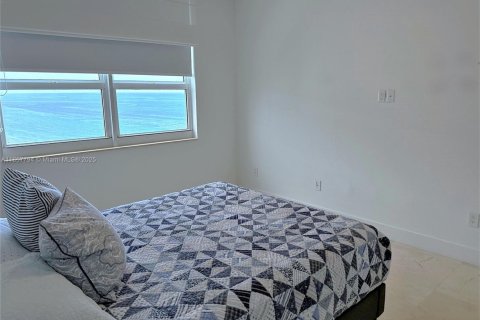 Condo in Hallandale Beach, Florida, 3 bedrooms  № 1889798 - photo 17