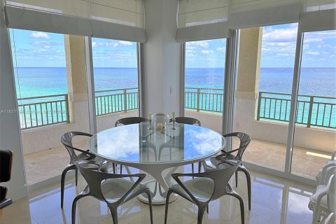 Condo in Hallandale Beach, Florida, 3 bedrooms  № 1889798 - photo 6