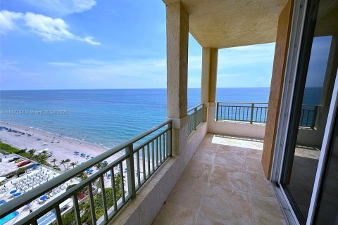 Condo in Hallandale Beach, Florida, 3 bedrooms  № 1889798 - photo 4