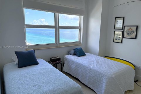Condo in Hallandale Beach, Florida, 3 bedrooms  № 1889798 - photo 18