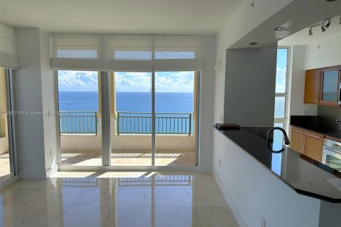 Condo in Hallandale Beach, Florida, 3 bedrooms  № 1889798 - photo 5