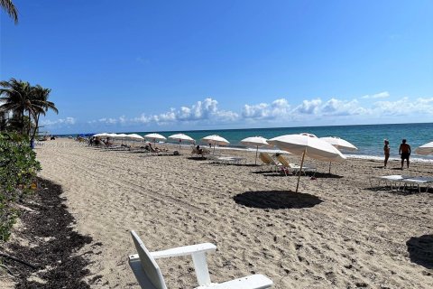 Condo in Hallandale Beach, Florida, 3 bedrooms  № 1889798 - photo 26