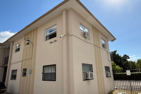 Villa ou maison à louer à Miami, Floride: 1 chambre, 810.39 m2 № 2078399 - photo 2