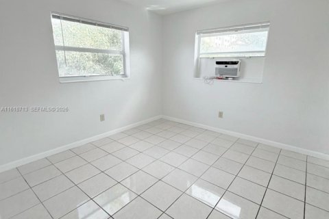 Villa ou maison à louer à Miami, Floride: 1 chambre, 810.39 m2 № 2078399 - photo 9